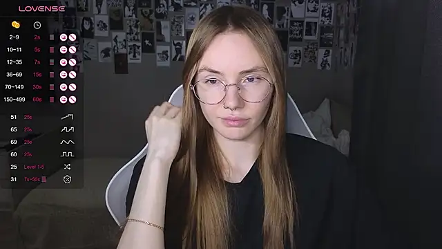 Snapshot of littlevildevil chatting on March 21, 10:42 am littlevildevil online show from March 21, 10:42 am