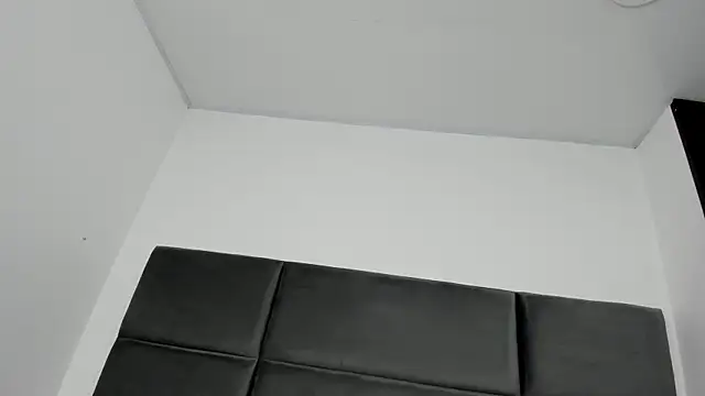 Snapshot of Lizz_Luna chatting on October 14, 2:18 pm Lizz Luna online show from October 14, 2:18 pm