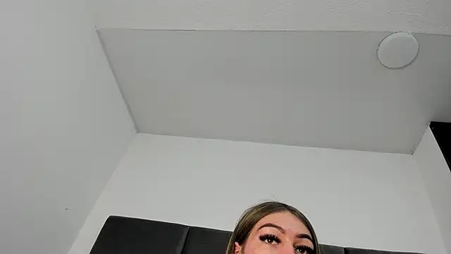 Snapshot of Lizz_Luna chatting on October 17, 2:19 pm Lizz Luna online show from October 17, 2:19 pm
