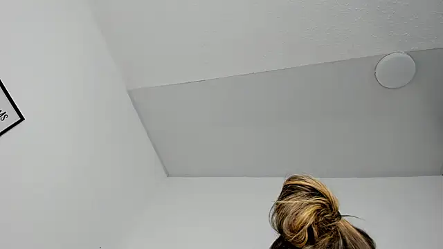 Snapshot of Lizz_Luna chatting on October 21, 3:35 pm Lizz Luna online show from October 21, 3:35 pm