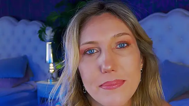 Snapshot of ElizaMayers chatting on February 7, 11:25 am ElizaMayers online show from February 7, 11:25 am