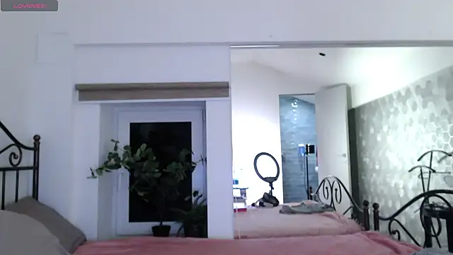 Snapshot of ElizaMayers chatting on February 24, 5:00 pm ElizaMayers online show from February 24, 5:00 pm