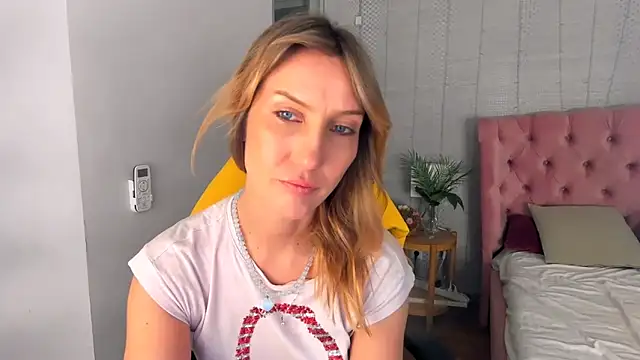 Snapshot of ElizaMayers chatting on March 11, 10:05 pm ElizaMayers online show from March 11, 10:05 pm