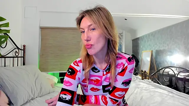 Snapshot of ElizaMayers chatting on March 14, 9:15 am ElizaMayers online show from March 14, 9:15 am