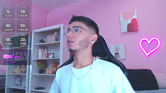 Ian Castillo  online show from January 28, 11:17 am