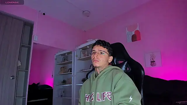 Ian Castillo  online show from October 9, 11:08 am