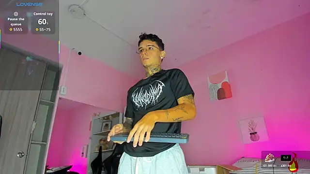 Ian Castillo  online show from October 22, 11:10 am