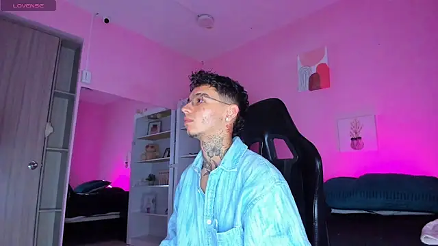 Ian Castillo  online show from November 8, 11:10 am