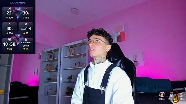 Ian Castillo  online show from December 19, 11:17 am