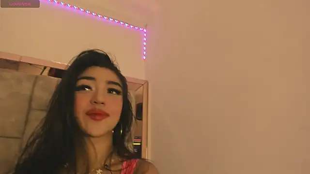Oliviaa Evans online show from April 11, 7:45 am