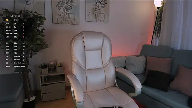 aisha bx online show from December 1, 12:10 pm