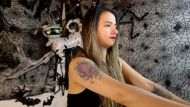 Snapshot of julietta___jackson chatting on October 20, 9:48 pm julietta jackson online show from October 20, 9:48 pm