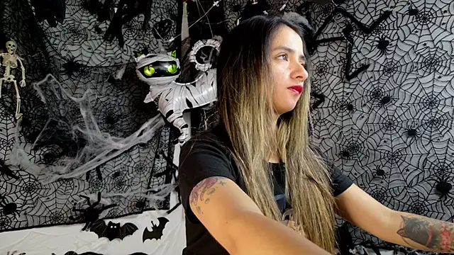 Snapshot of julietta___jackson chatting on October 27, 4:44 pm julietta jackson online show from October 27, 4:44 pm