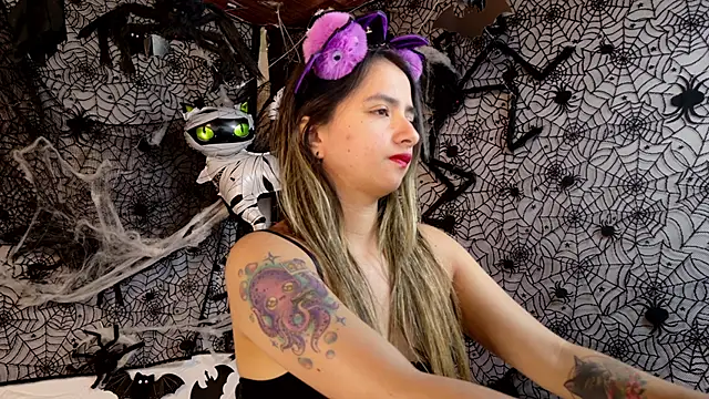 Snapshot of julietta___jackson chatting on October 29, 7:15 pm julietta jackson online show from October 29, 7:15 pm