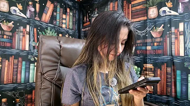 Snapshot of julietta___jackson chatting on April 2, 8:17 pm julietta jackson online show from April 2, 8:17 pm