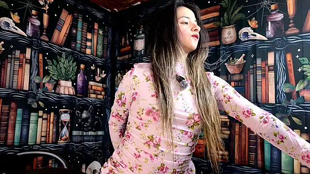 Snapshot of julietta___jackson chatting on April 7, 8:09 pm julietta jackson online show from April 7, 8:09 pm