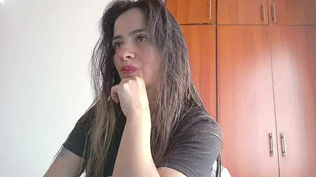 Snapshot of julietta___jackson chatting on April 25, 6:05 pm julietta jackson online show from April 25, 6:05 pm