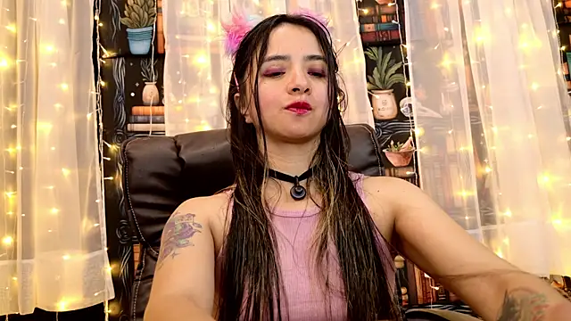 Snapshot of julietta___jackson chatting on June 20, 7:27 pm julietta jackson online show from June 20, 7:27 pm