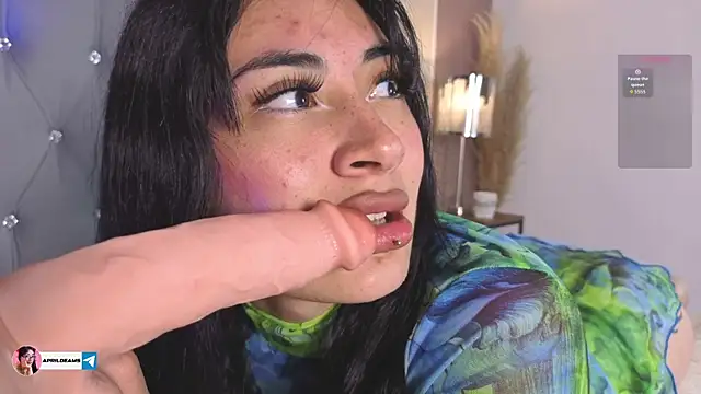 aprildreams19 online show from October 30, 1:01 pm