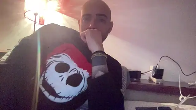 Snapshot of alessandromori91 chatting on December 17, 7:03 am alessandromori91 online show from December 17, 7:03 am