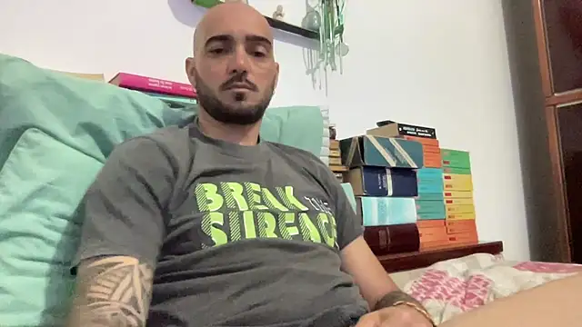 Snapshot of alessandromori91 chatting on May 3, 9:32 pm alessandromori91 online show from May 3, 9:32 pm