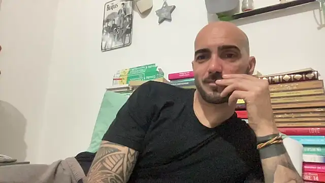 Snapshot of alessandromori91 chatting on May 8, 11:21 pm alessandromori91 online show from May 8, 11:21 pm
