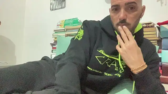 Snapshot of alessandromori91 chatting on May 10, 6:46 pm alessandromori91 online show from May 10, 6:46 pm