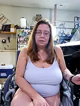 Snapshot of MsShelby40 chatting on December 1, 8:42 pm MsShelby40 online show from December 1, 8:42 pm