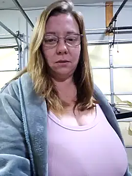 Snapshot of MsShelby40 chatting on December 4, 10:08 pm MsShelby40 online show from December 4, 10:08 pm