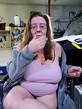 Snapshot of MsShelby40 chatting on December 10, 9:54 pm MsShelby40 online show from December 10, 9:54 pm