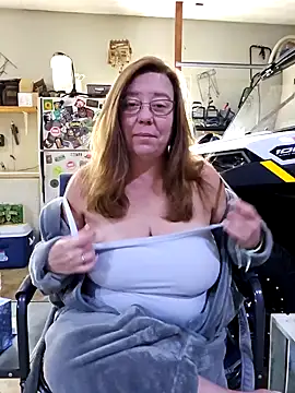 Snapshot of MsShelby40 chatting on December 12, 3:27 pm MsShelby40 online show from December 12, 3:27 pm