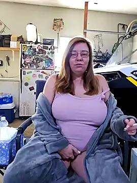 Snapshot of MsShelby40 chatting on December 14, 4:09 pm MsShelby40 online show from December 14, 4:09 pm