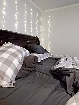 Snapshot of MsShelby40 chatting on December 18, 3:22 pm MsShelby40 online show from December 18, 3:22 pm