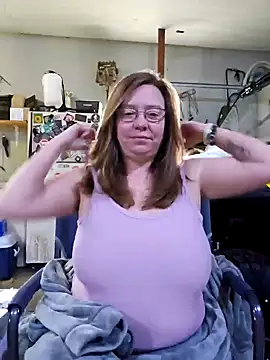 Snapshot of MsShelby40 chatting on December 26, 5:30 pm MsShelby40 online show from December 26, 5:30 pm