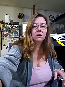 Snapshot of MsShelby40 chatting on December 26, 10:31 pm MsShelby40 online show from December 26, 10:31 pm