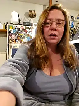 Snapshot of MsShelby40 chatting on January 11, 11:13 pm MsShelby40 online show from January 11, 11:13 pm