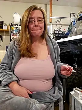 Snapshot of MsShelby40 chatting on January 16, 11:16 pm MsShelby40 online show from January 16, 11:16 pm