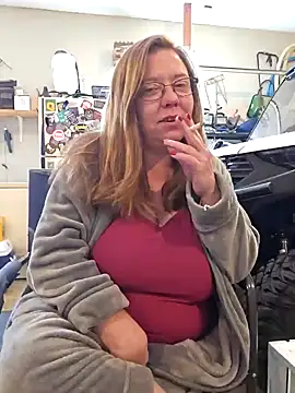 Snapshot of MsShelby40 chatting on January 17, 3:22 pm MsShelby40 online show from January 17, 3:22 pm