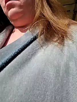 Snapshot of MsShelby40 chatting on January 25, 7:18 pm MsShelby40 online show from January 25, 7:18 pm