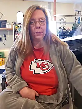 Snapshot of MsShelby40 chatting on January 26, 6:16 pm MsShelby40 online show from January 26, 6:16 pm