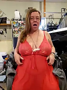 Snapshot of MsShelby40 chatting on February 12, 10:04 pm MsShelby40 online show from February 12, 10:04 pm