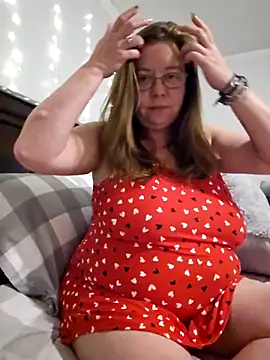 Snapshot of MsShelby40 chatting on March 15, 10:22 pm MsShelby40 online show from March 15, 10:22 pm