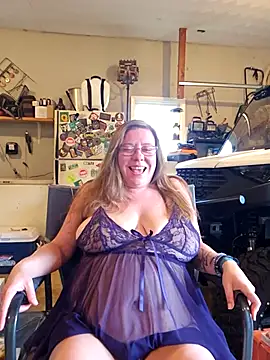 Snapshot of MsShelby40 chatting on September 10, 10:10 pm MsShelby40 online show from September 10, 10:10 pm