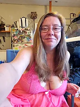 Snapshot of MsShelby40 chatting on September 12, 10:54 pm MsShelby40 online show from September 12, 10:54 pm