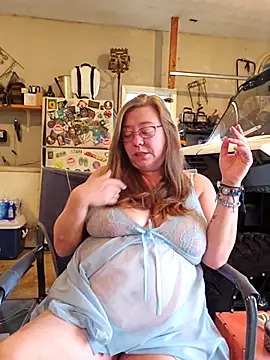 Snapshot of MsShelby40 chatting on September 13, 10:20 pm MsShelby40 online show from September 13, 10:20 pm