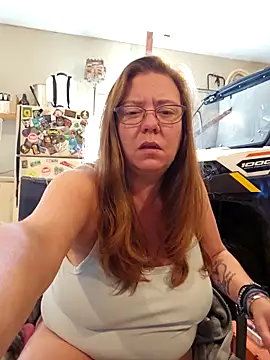 Snapshot of MsShelby40 chatting on October 10, 2:27 pm MsShelby40 online show from October 10, 2:27 pm