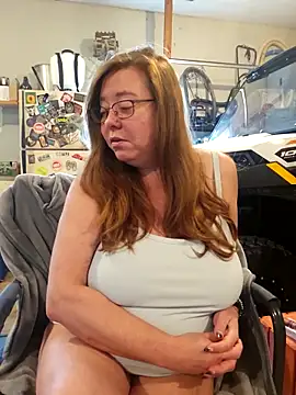 Snapshot of MsShelby40 chatting on October 30, 4:41 pm MsShelby40 online show from October 30, 4:41 pm