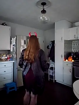 Snapshot of MsShelby40 chatting on October 31, 10:11 pm MsShelby40 online show from October 31, 10:11 pm