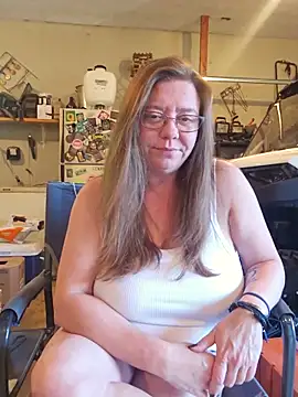 Snapshot of MsShelby40 chatting on June 2, 10:12 pm MsShelby40 online show from June 2, 10:12 pm