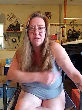 Snapshot of MsShelby40 chatting on June 12, 6:51 pm MsShelby40 online show from June 12, 6:51 pm